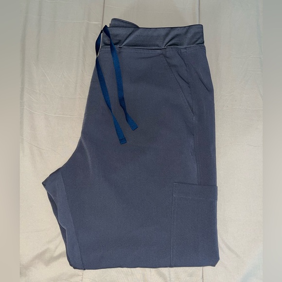 Slim Axim Cargo Scrub Pants - Picture 3 of 4